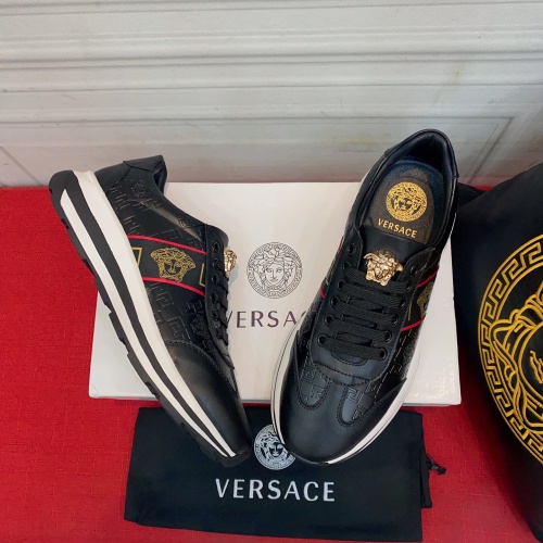 Versace Casual Shoes For Men #1029656
