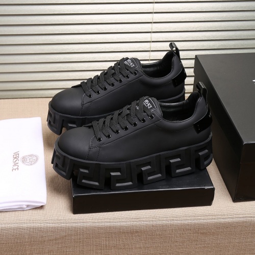 Versace Casual Shoes For Men #1035845