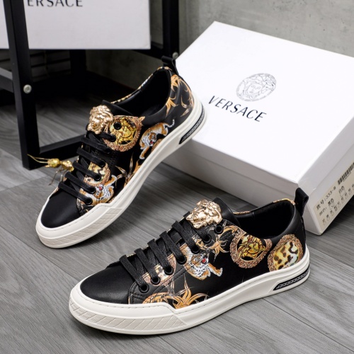 Versace Casual Shoes For Men #1036356