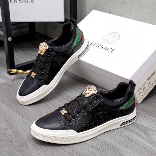 Versace Casual Shoes For Men #1036358