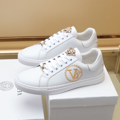 Versace Casual Shoes For Men #1036489