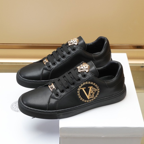 Versace Casual Shoes For Men #1036490