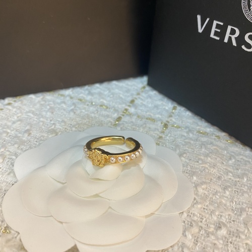 Versace Rings For Women #1037128