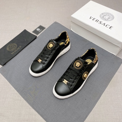 Versace Casual Shoes For Men #1037971