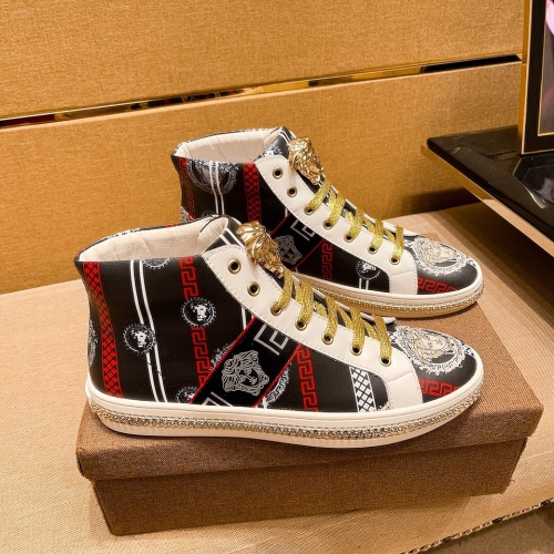 Versace High Tops Shoes For Men #1038355
