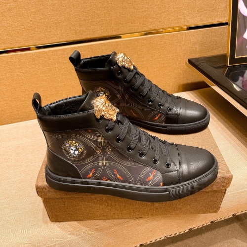 Versace High Tops Shoes For Men #1038357