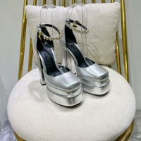 $140.00 USD Versace Sandal For Women #1038026
