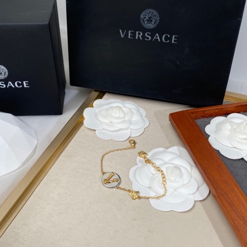 Replica Versace Bracelet #1041402 $29.00 USD for Wholesale