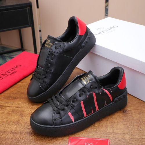 Valentino Casual Shoes For Men #1042874