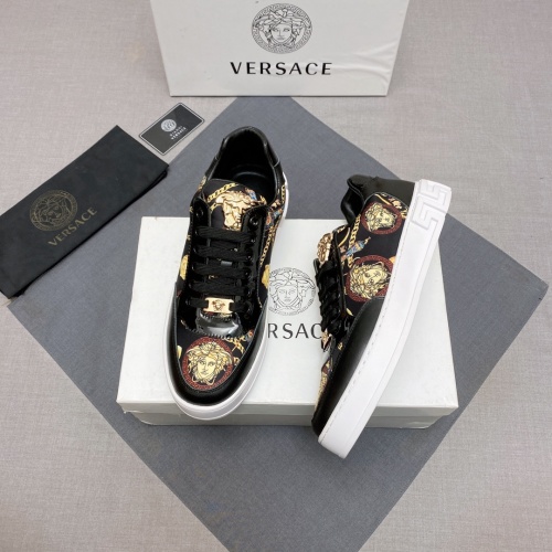 Versace Casual Shoes For Men #1042907