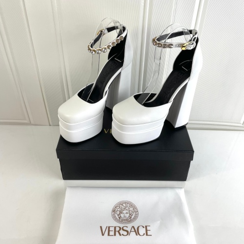 Versace Sandal For Women #1043712
