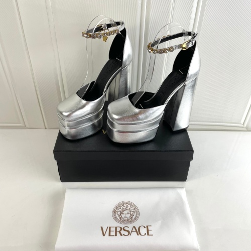 Versace Sandal For Women #1043713