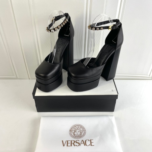 Versace Sandal For Women #1043716