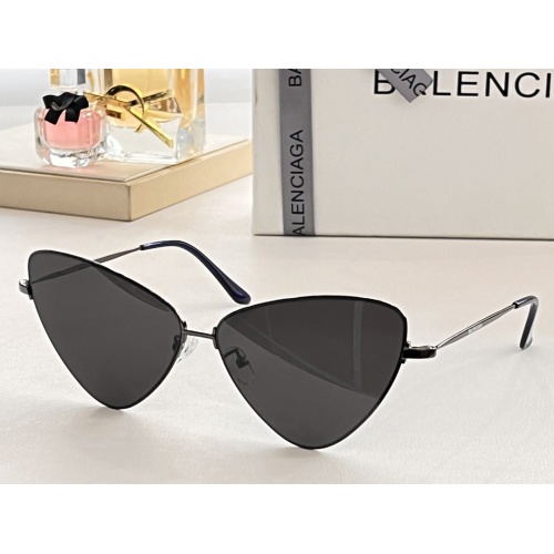 $60.00 USD Balenciaga AAA Quality Sunglasses #1044019