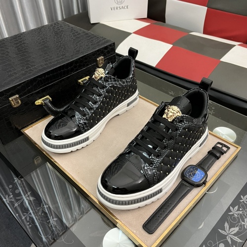 Versace Casual Shoes For Men #1044552