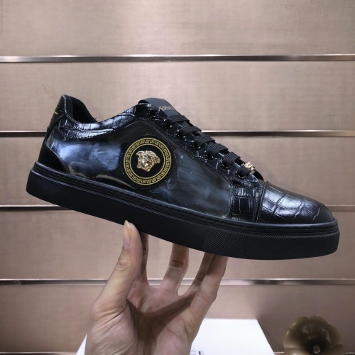 Replica Versace Casual Shoes For Men #1045100 $80.00 USD for Wholesale