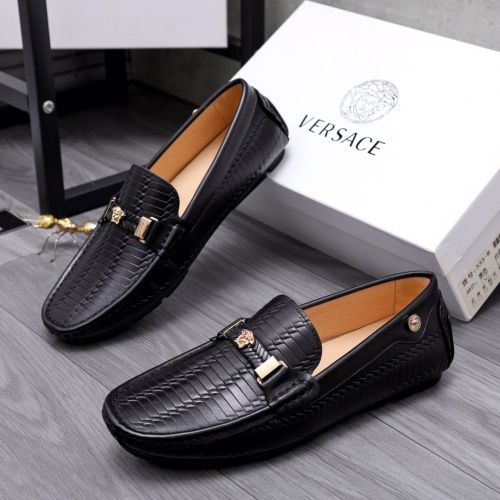 Versace Leather Shoes For Men #1048468
