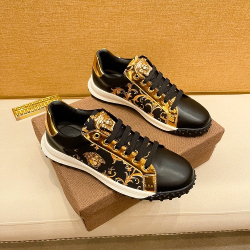 Versace Casual Shoes For Men #1049326