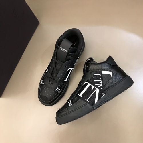 Valentino Casual Shoes For Men #1049507