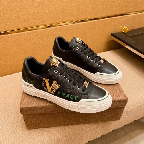 Versace Casual Shoes For Men #1049598
