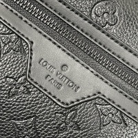 $82.00 USD Louis Vuitton AAA Man Messenger Bags #1048210