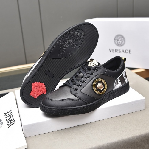 Versace Casual Shoes For Men #1051184