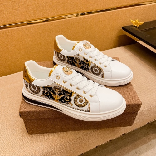 Versace Casual Shoes For Men #1056092