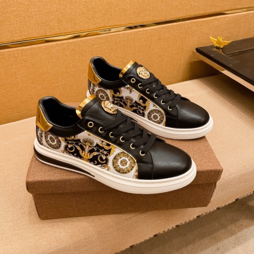 Versace Casual Shoes For Men #1056093