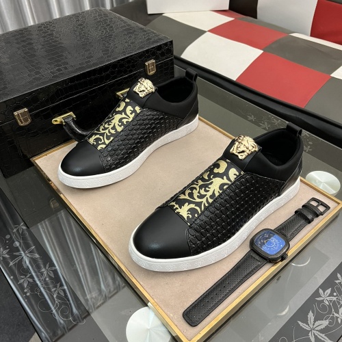 Versace Casual Shoes For Men #1057544