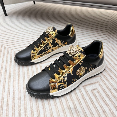 Versace Casual Shoes For Men #1061070