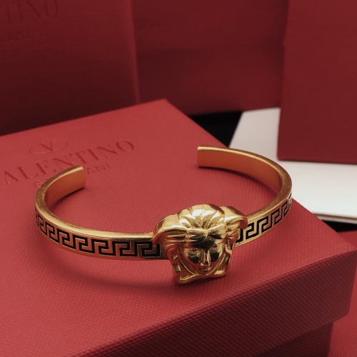 Versace Bracelet #1063329 $32.00 USD, Wholesale Replica Versace Bracelets