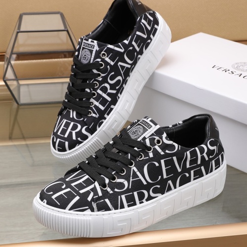 Versace Casual Shoes For Men #1065782