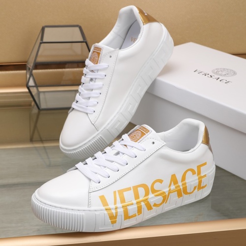 Versace Casual Shoes For Men #1065783