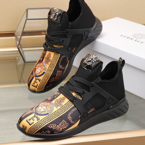 Versace Casual Shoes For Men #1066642