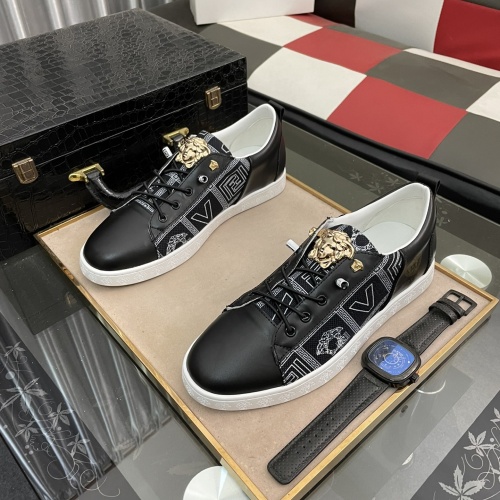 Versace Casual Shoes For Men #1066832