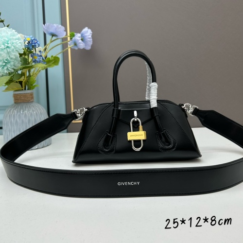 Givenchy AAA Quality Messenger Bags For Women #1069684