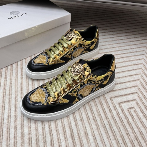 Versace Casual Shoes For Men #1070529