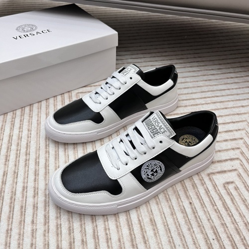 Versace Casual Shoes For Men #1070570