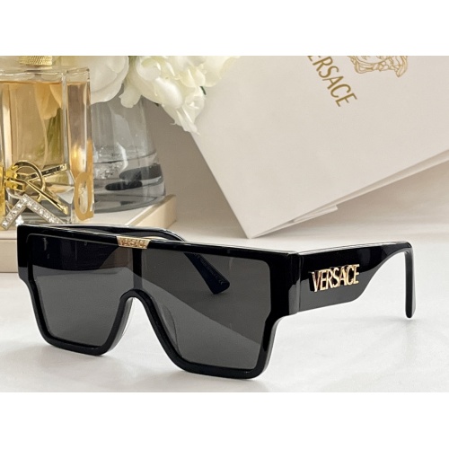 Versace AAA Quality Sunglasses #1074239