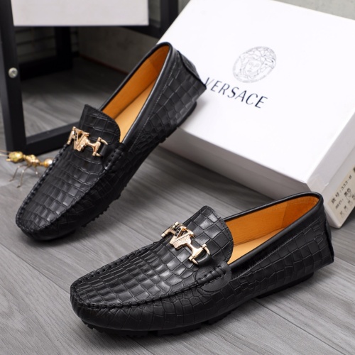 Versace Leather Shoes For Men #1076302