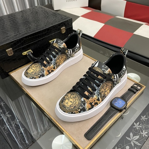 Versace Casual Shoes For Men #1077143