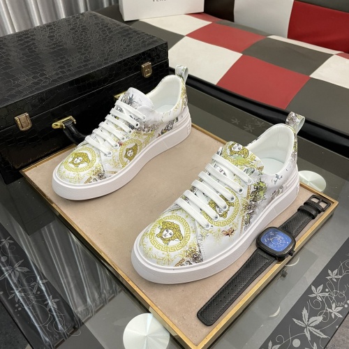 Versace Casual Shoes For Men #1077152