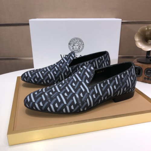 Versace Leather Shoes For Men #1077415