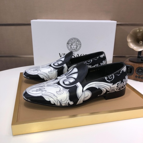 Versace Leather Shoes For Men #1077419