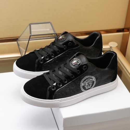 Versace Casual Shoes For Men #1077462