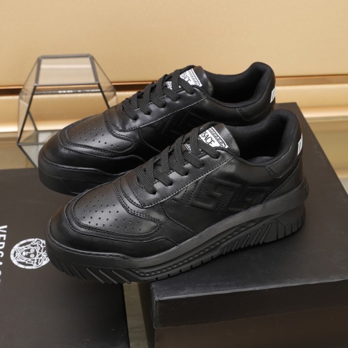 Versace Casual Shoes For Men #1077467