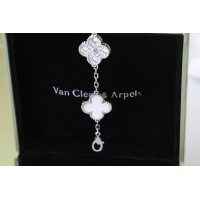 $34.00 USD Van Cleef & Arpels Bracelets For Women #1073277