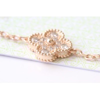 $34.00 USD Van Cleef & Arpels Bracelets For Women #1073279