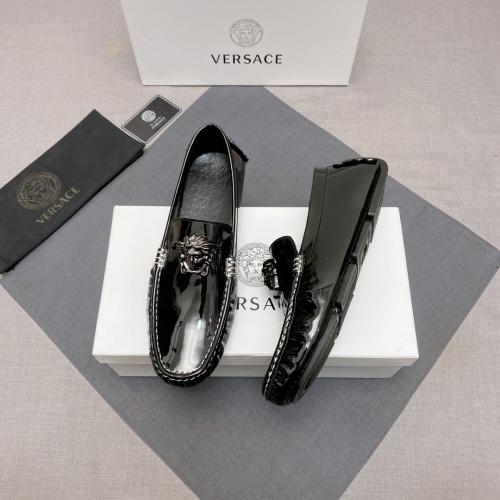 Versace Leather Shoes For Men #1084386