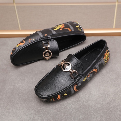 Versace Leather Shoes For Men #1084438